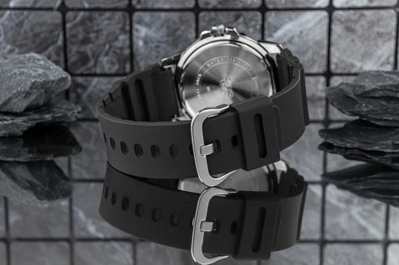 Orë dore për meshkuj CASIO, e zezë