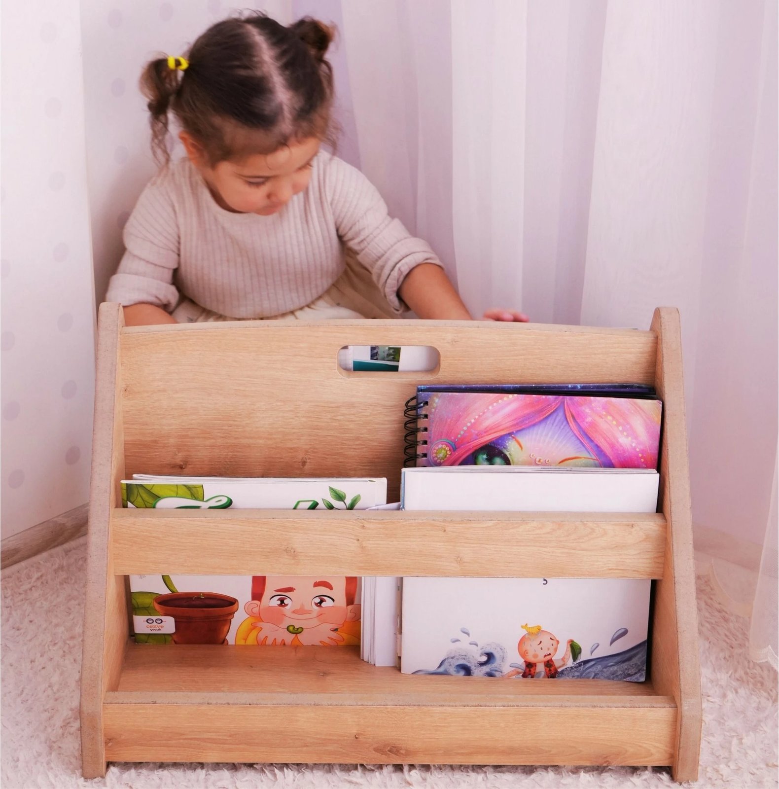 Raft librash Hanah Home, Kucuk Bilge, ngjyrë kafe