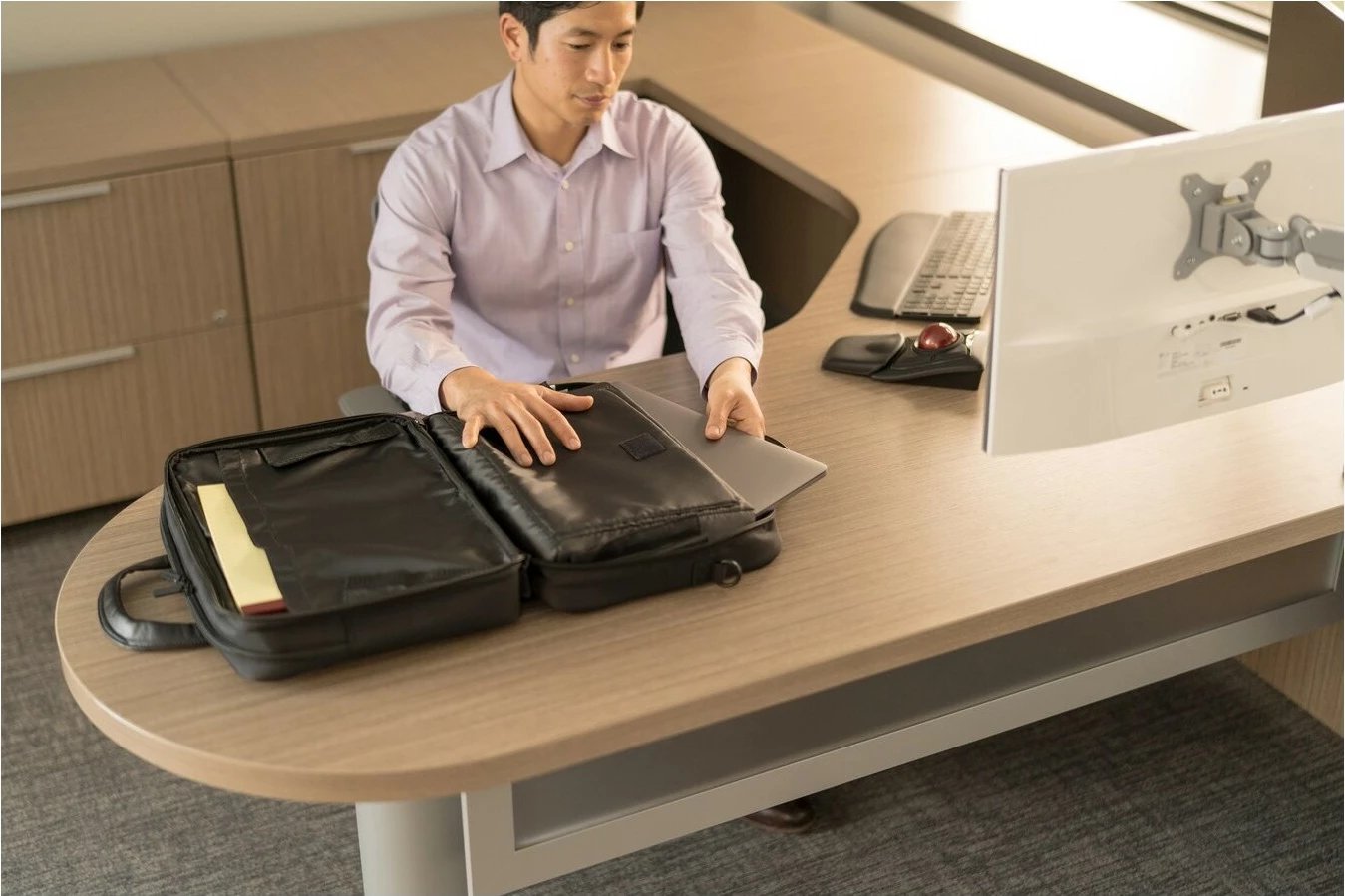 Çantë laptopi Kensington Contour 2.0, 15.6", e zezë Çantë laptopi Kensington Contour 2.0, 15.6", e zezë