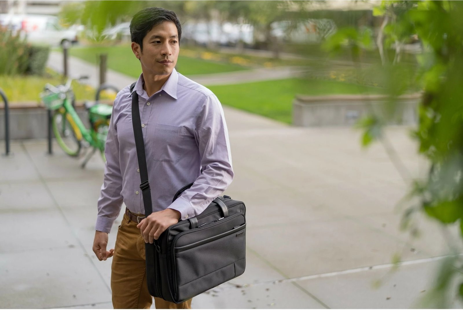 Çantë laptopi Kensington Contour 2.0, 15.6", e zezë