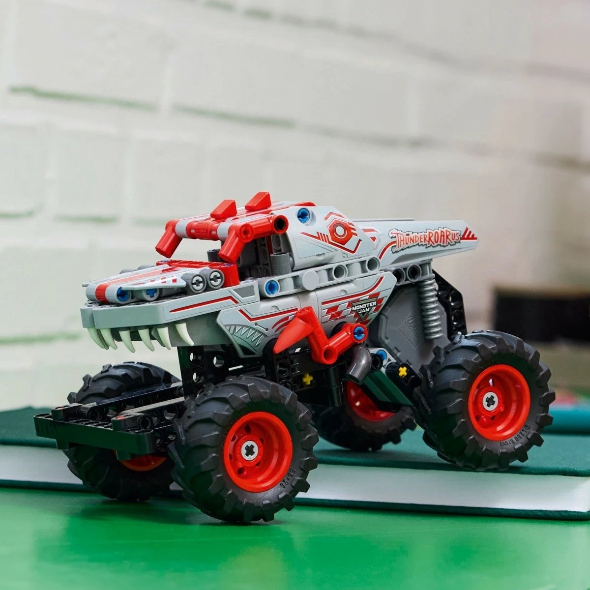 Set ndërtimi LEGO Technic Monster Jam ThunderROARus 42200, 232 pjesë, Pull-back