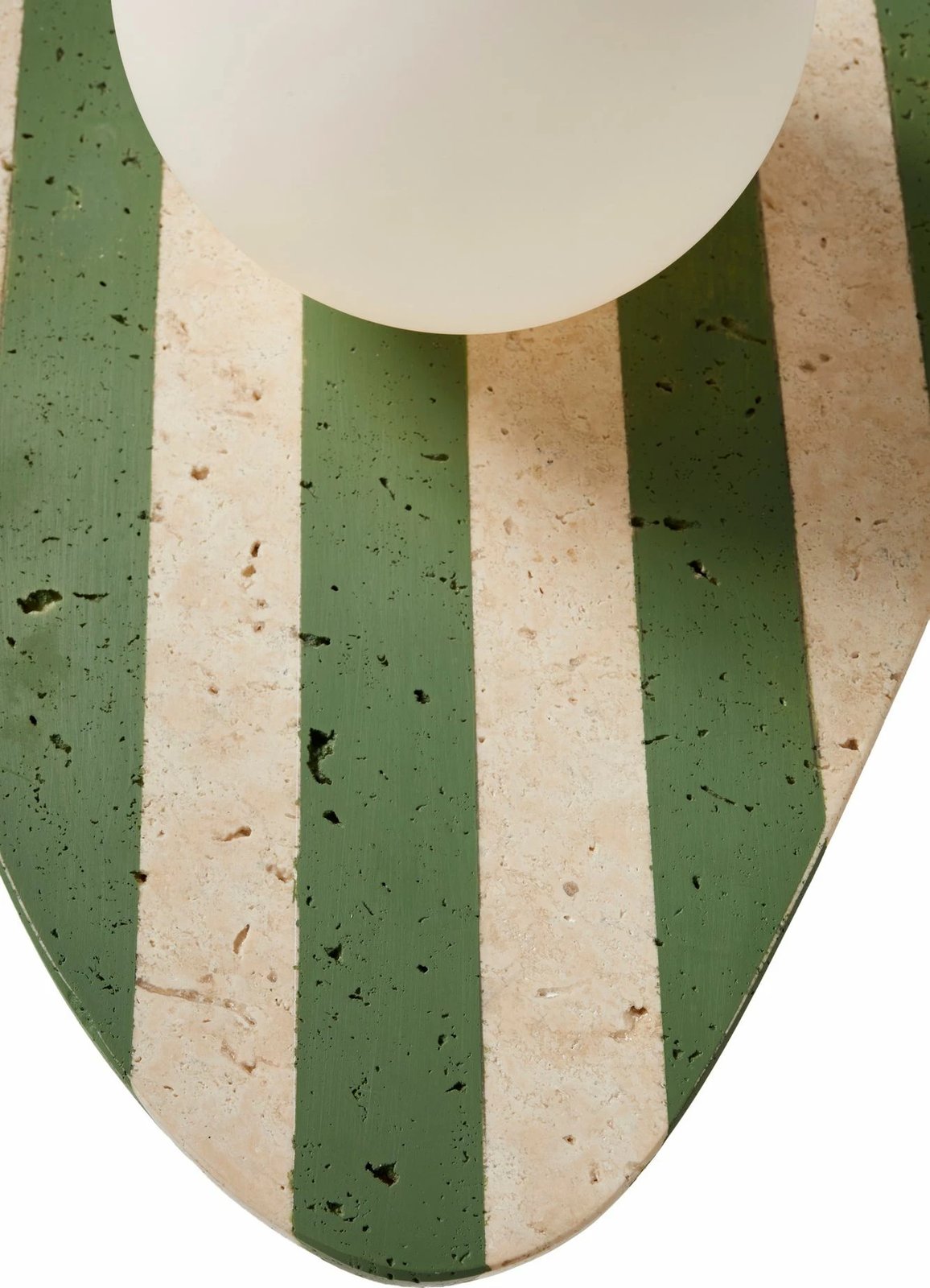 Llambë muri Opviq, Traver