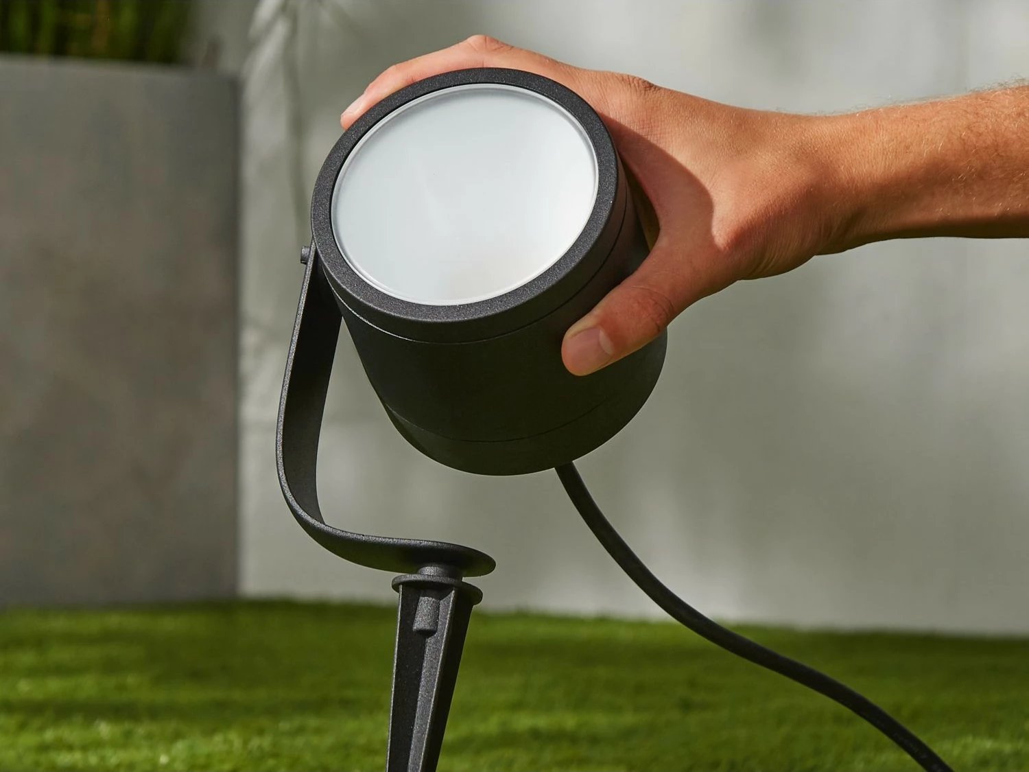 Dritë spot Philips Hue Lily XL, LED, e zezë, Smart, për ambient të jashtëm