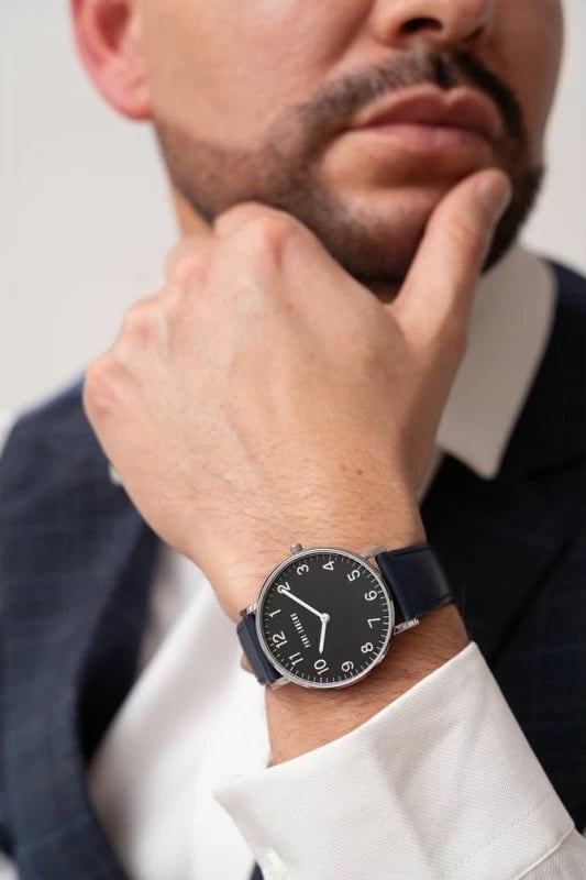 Orë dore për meshkuj Paul Lorens, e zezë