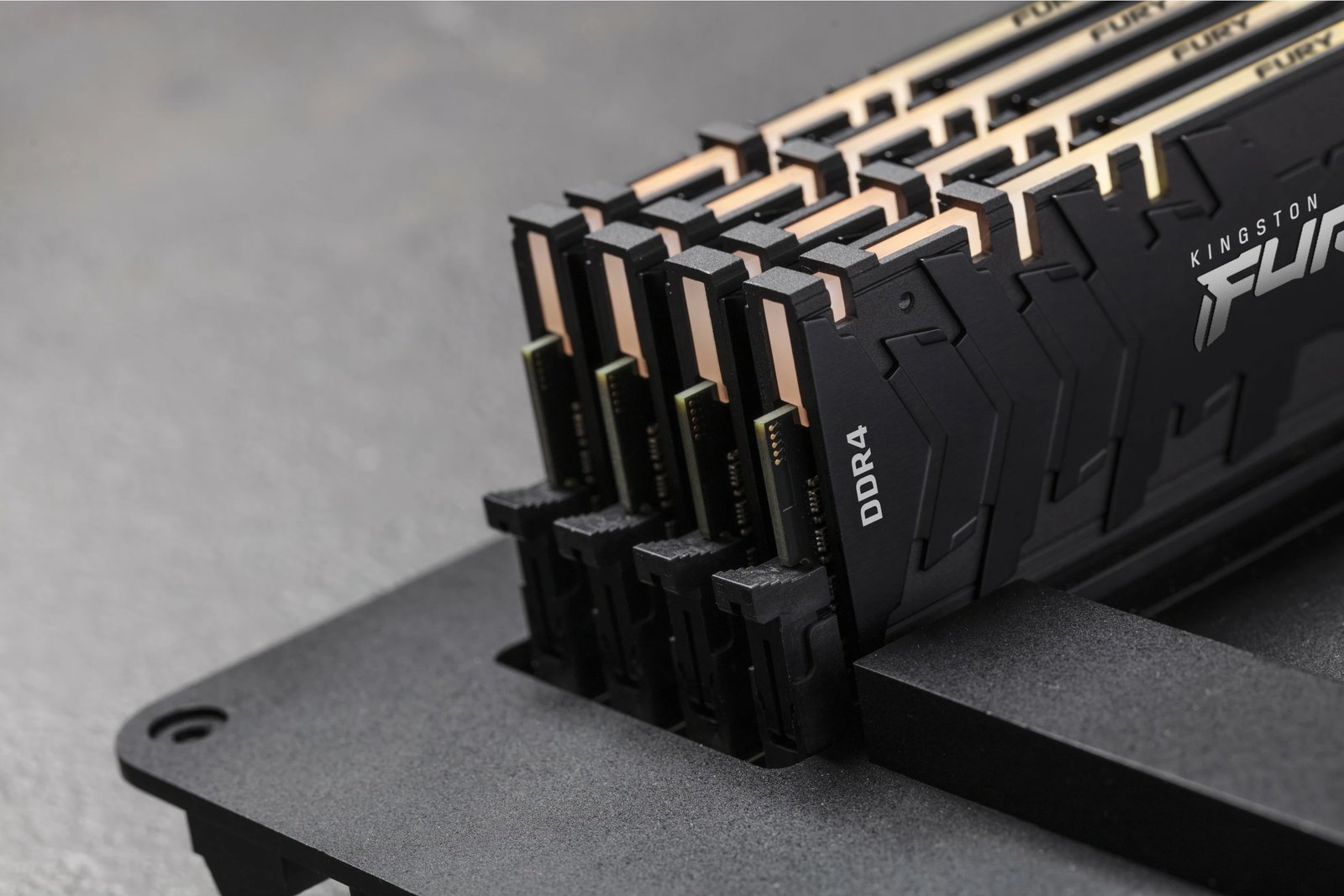 RAM Memorje Kingston FURY Renegade RGB 64GB (4x16GB) 3600MT/s DDR4 RAM Memorje Kingston FURY Renegade RGB 64GB (4x16GB) 3600MT/s DDR4