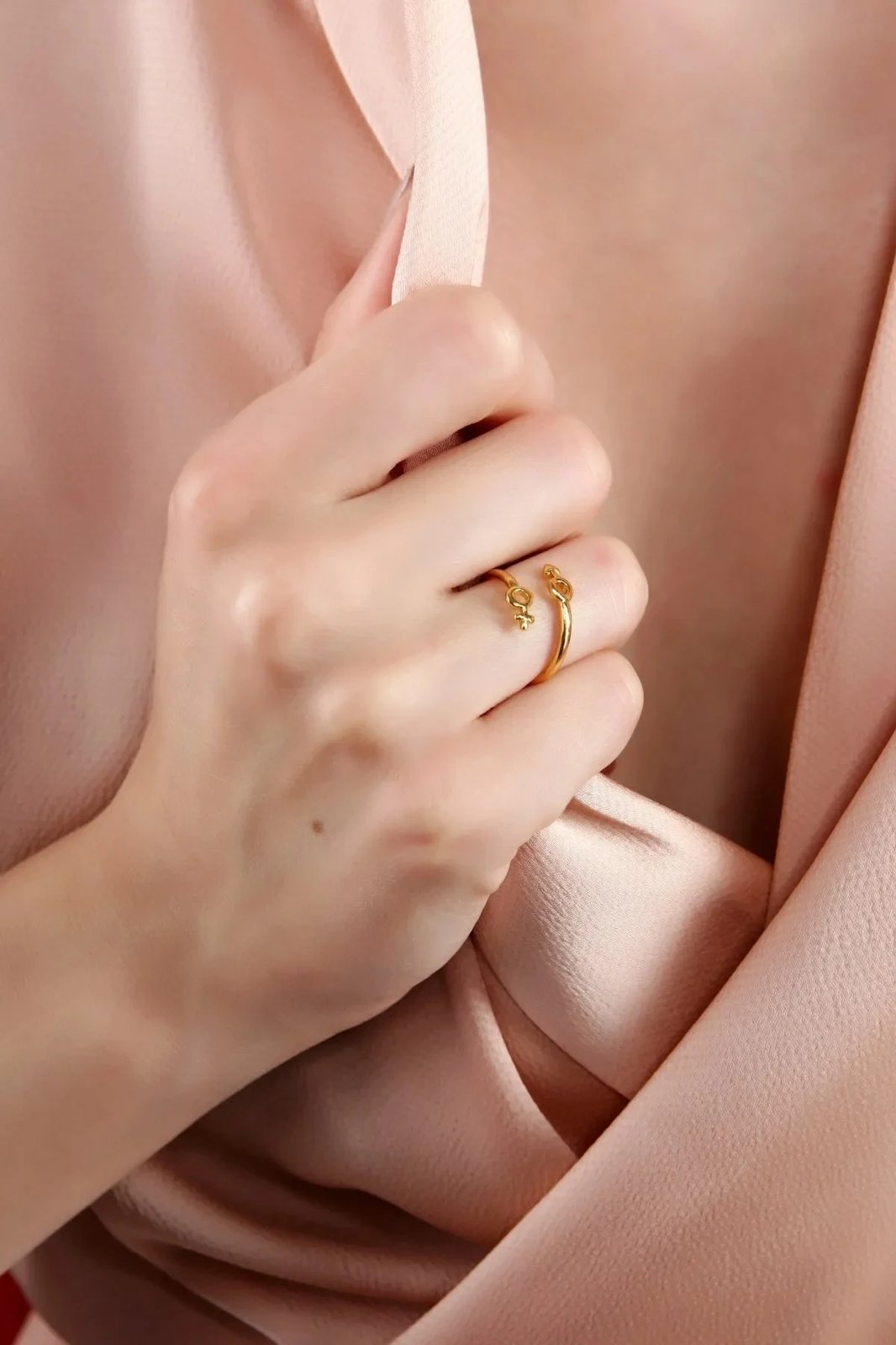 Unazë prej bronzi, ngjyrë ari, Jumeon, me gur zirkoni, e rregullueshme