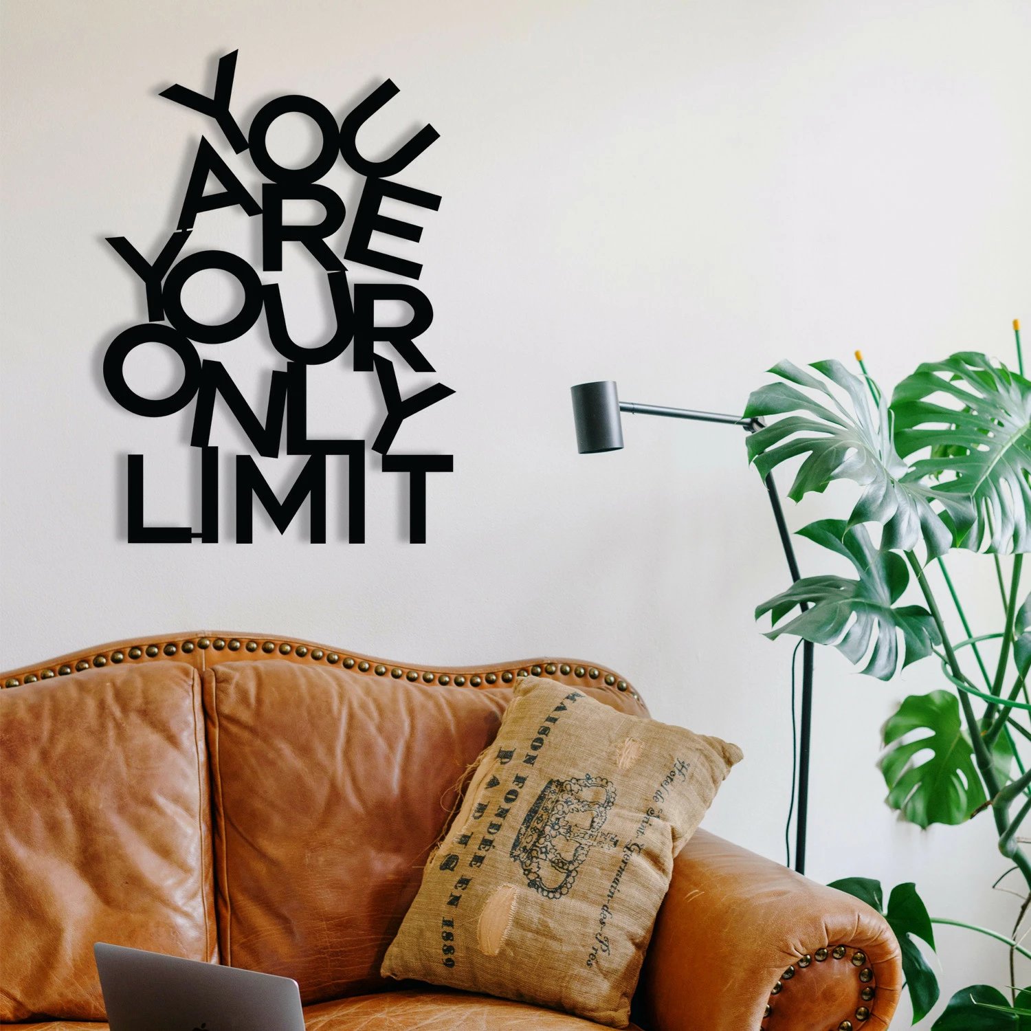 Aksesor dekorativ muri prej metali Wallity, Limit, ngjyrë e zezë, 37x52cm