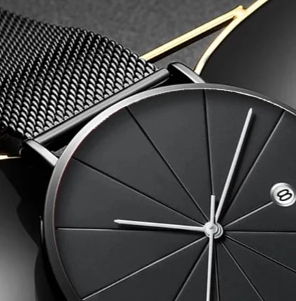 Orë dore, me dizajn minimalist dhe elegant. E zezë