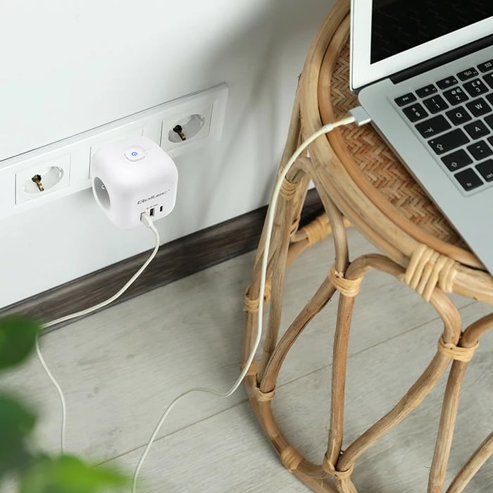 Prizë shumëfunksionale Qoltec 52548, 3x AC, 2x USB, 1x USB-C PD 20W, Bardhë