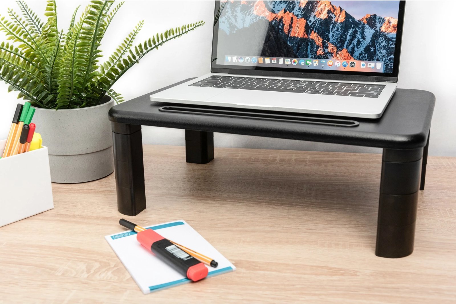 Mbajtës monitori/laptopi Digitus, rregullim lartësie, 400x280mm, ngjyrë e zezë