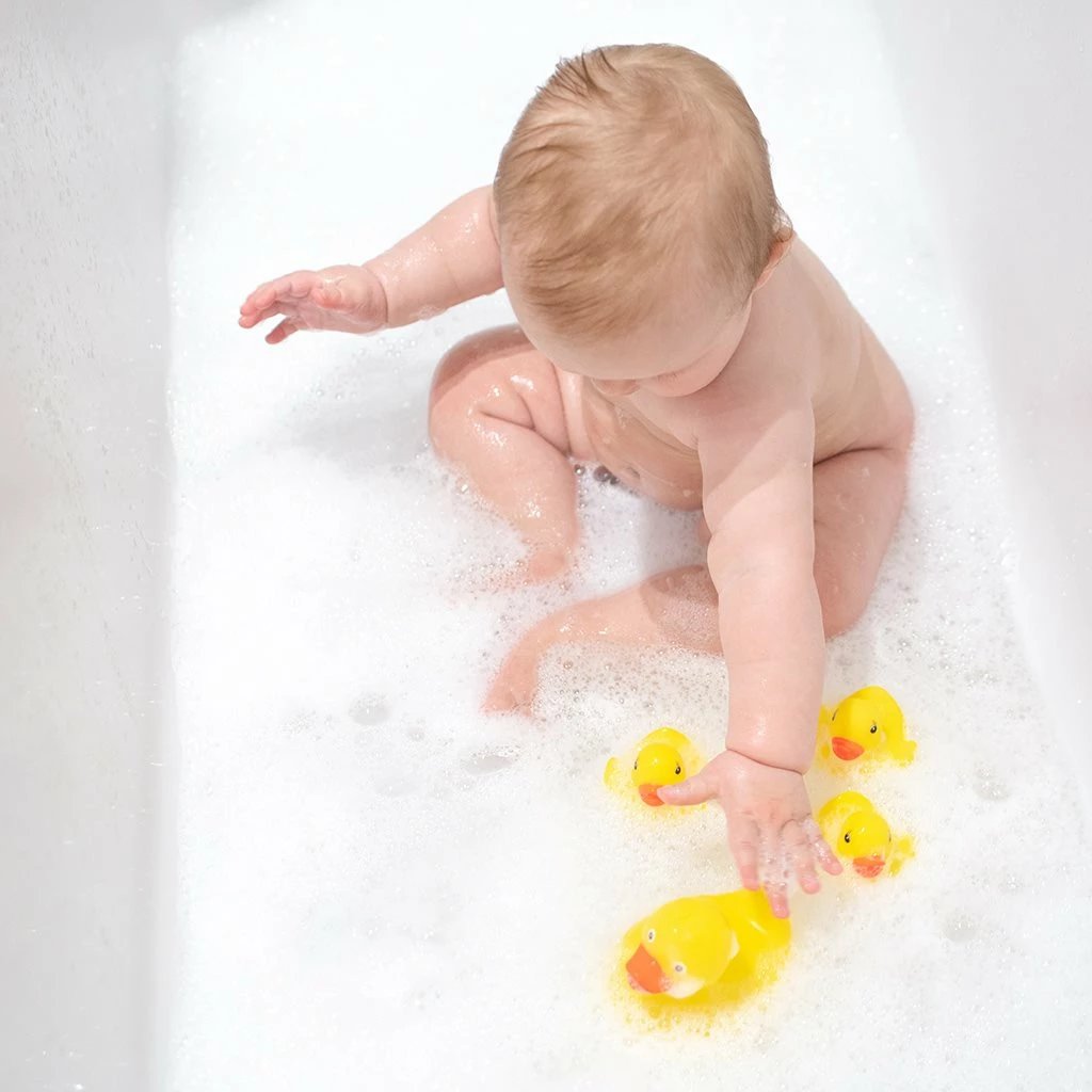 Lodër banjoje, Akuku Duckies, rosakë gome pa BPA me spërkatje uji, e verdhë, set 4-copësh