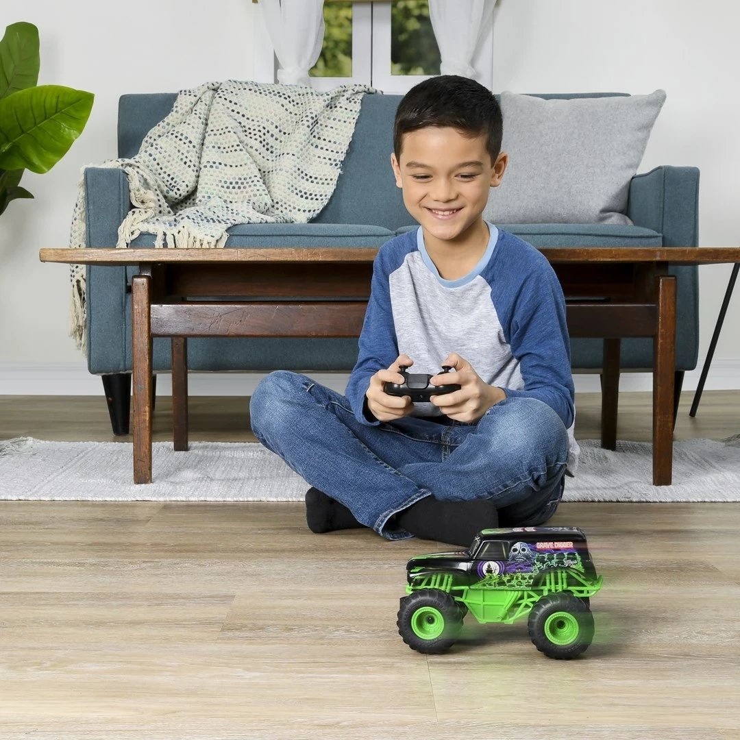 Kamion lodër me telekomandë Monster Jam Grave Digger 1:24, SPIN MASTER, shumëngjyrësh