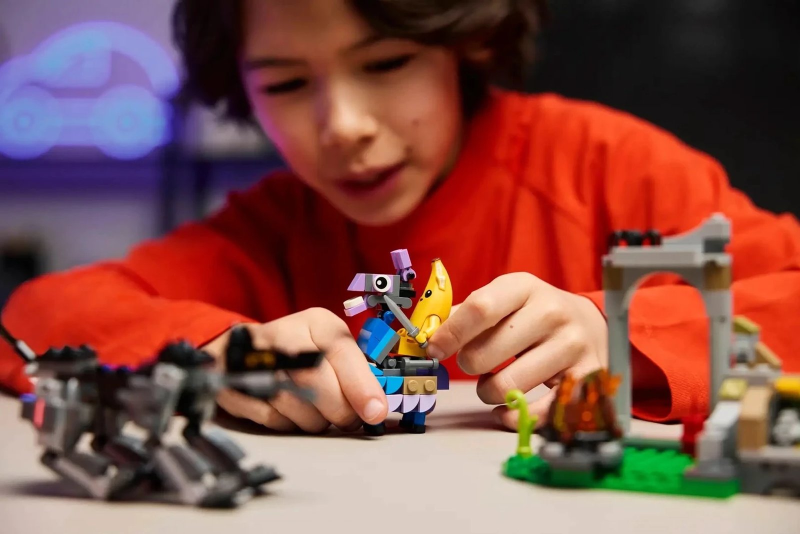 Set LEGO Fortnite 77075 Peely & Sparkplug's Camp, 250 pjesë, për fëmijë 7+
