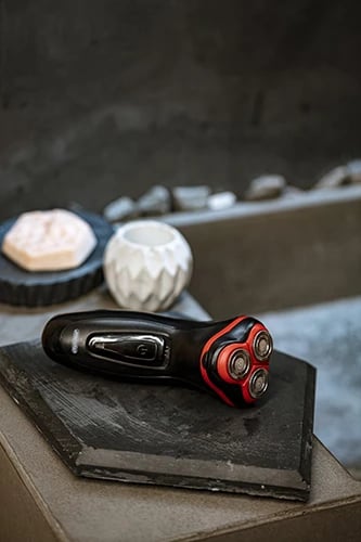 Makinë rroje, Adler, MS 2926, 3 koka lëvizëse, trimer pop-up, 30 min punim, e zezë/e kuqe