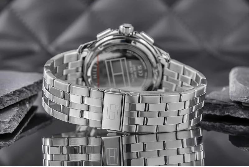 Orë dore për meshkuj Tommy Hilfiger, e zezë