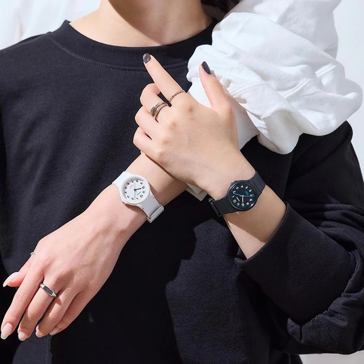 Orë dore CASIO COLLECTION SERIE POP unisex, e bardhë