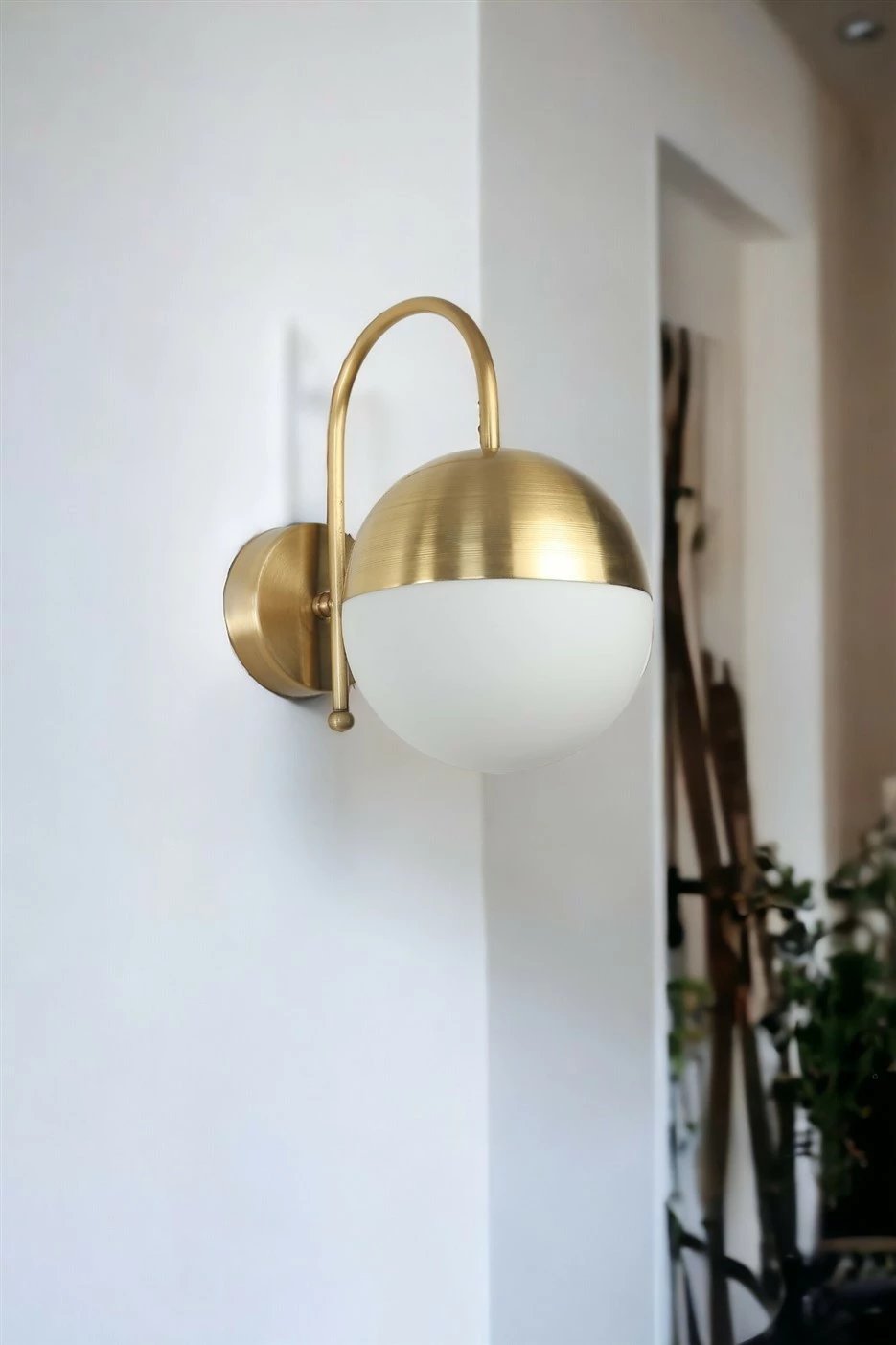 Aplik murale Opviq, ngjyrë e bardhë dhe ari, xham i bardhë Aplik murale Opviq, ngjyrë e bardhë dhe ari, xham i bardhë