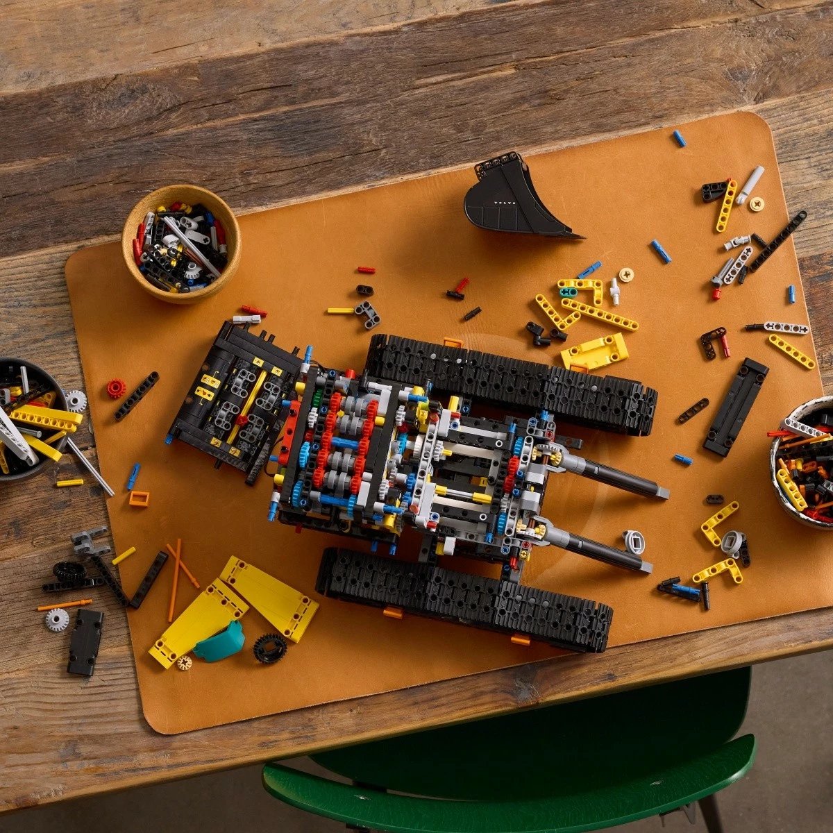 Set ndërtimi LEGO Technic Volvo EC500 Hybrid Ekskavator 42215, 2359 pjesë, për të rritur, verdhë/zi
