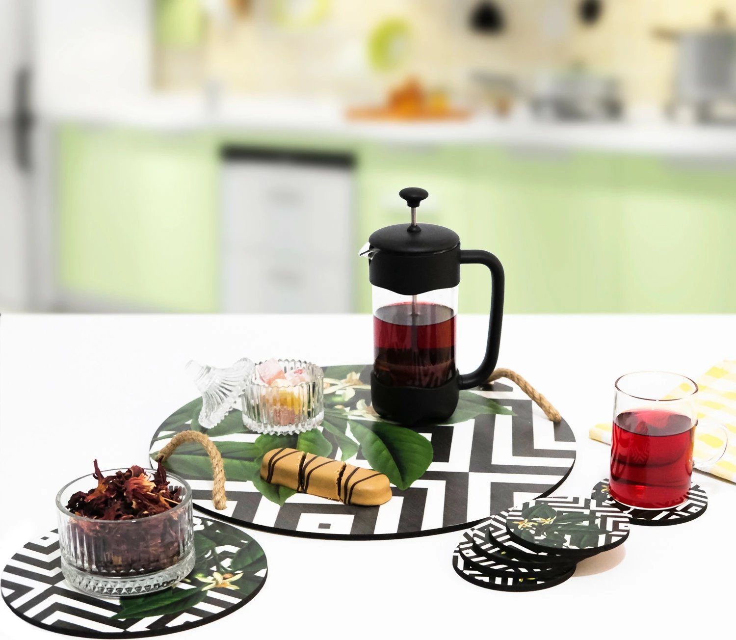Set tabaka druri me mbajtëse gotash Hermia PLT0202, 8 pjesë, të bardha/të zeza