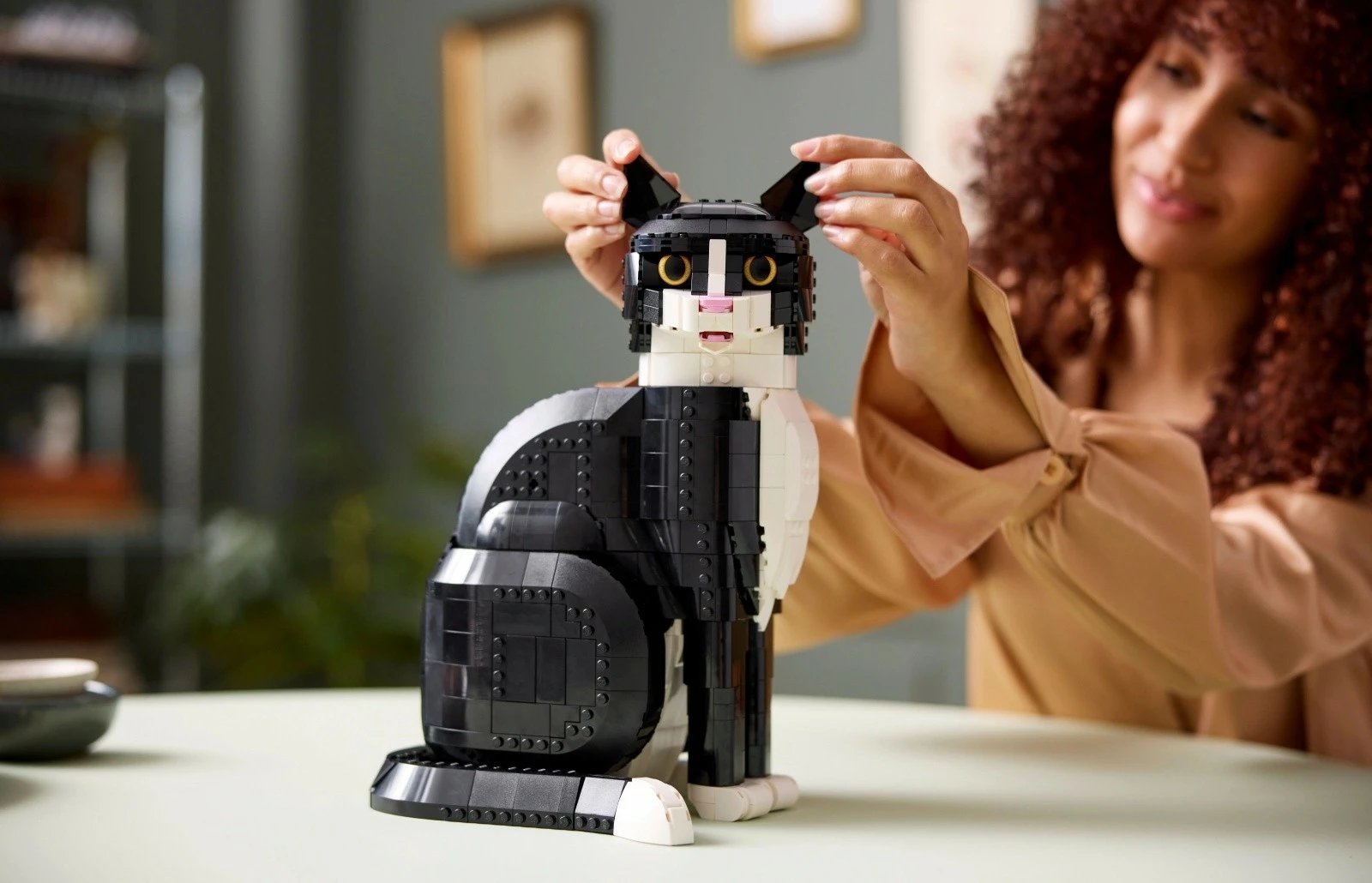 Set ndërtimi LEGO Ideas 21349 Tuxedo Cat 1710 pjesë 32 cm 18+, bardhë e zezë