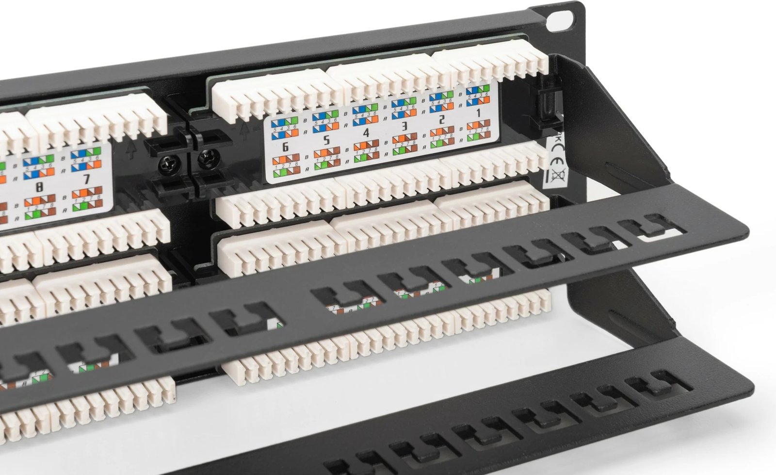 Patchpanel Digitus 48-port Cat6, rackmount, i zi