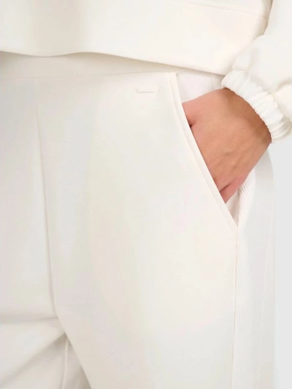 Pantallona sportive për femra 4f