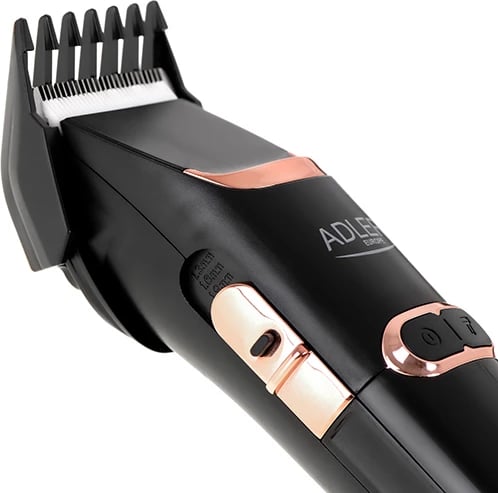 Makinë qethëse Adler AD 2832, teh qeramik/çelik, pa/kabllo, LCD, 1.5 orë punë, turbo, 4 krehra 3–12 mm, e zezë