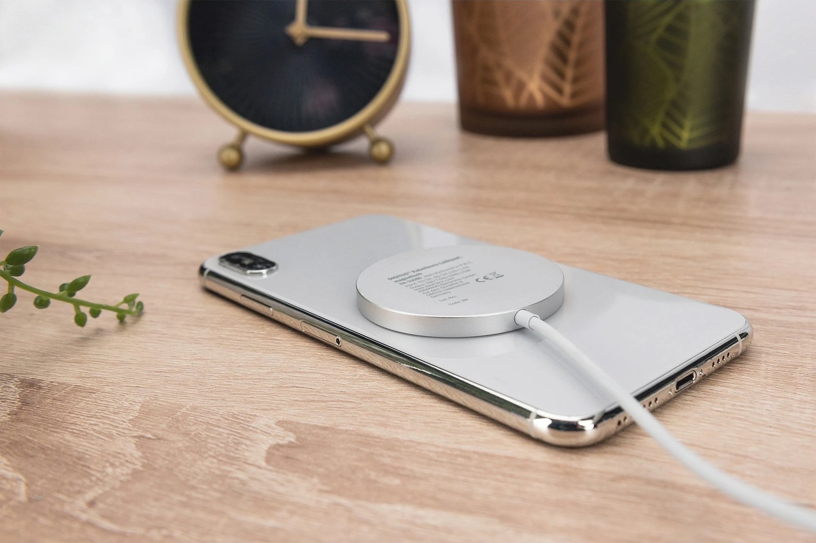 Karikues wireless Digitus, MagSafe, 15W, i bardhë