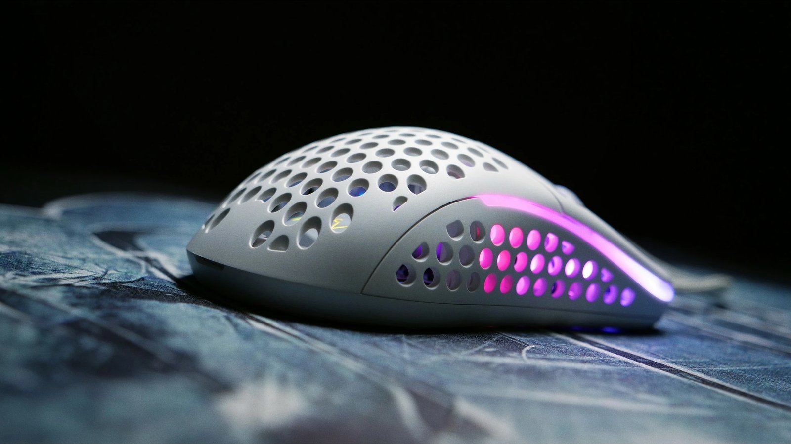 Maus Cherry XTRFY M42, 16000 DPI, Ambidextrous, USB Type-A, Bardhë