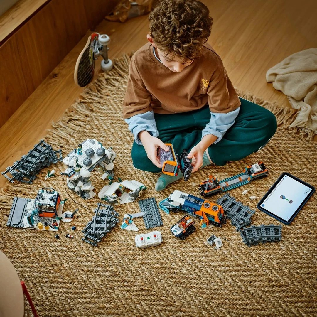 Set lodrash LEGO CITY Explorers Arktik Polar Express Train 60470, 1517 pjesë, me 6 minifigura