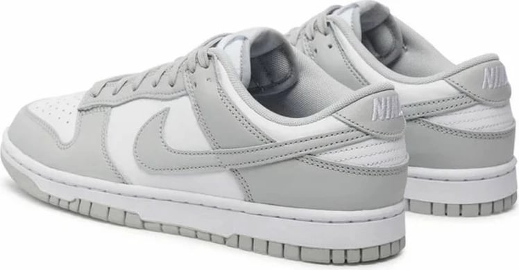 Atlete për meshkuj Nike, të bardha