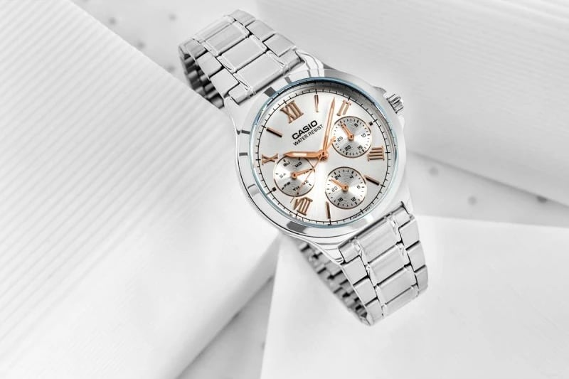 Orë dore për femra CASIO, argjend
