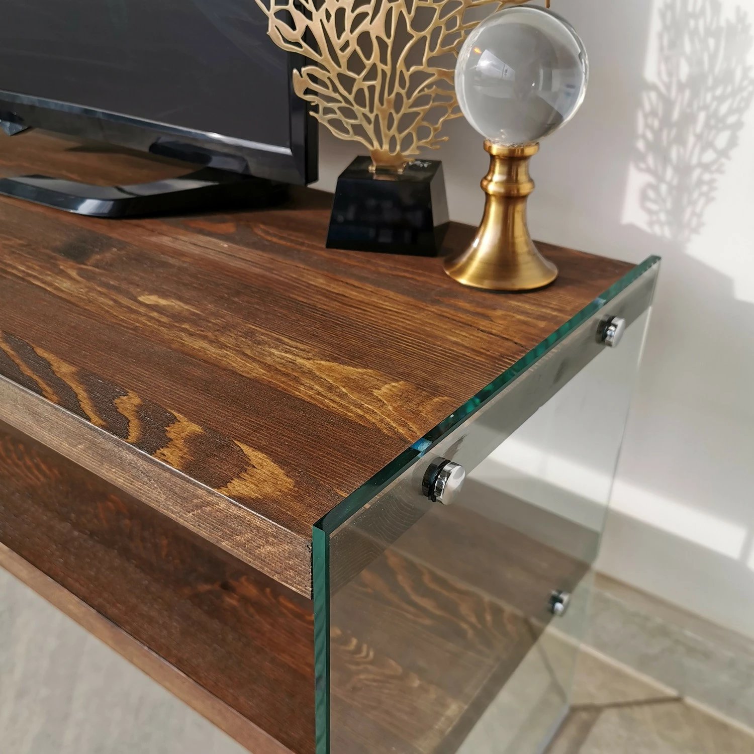 Set komodë TV me raft muri, dru i fortë pishe, xham i temperuar, ngjyrë arre, Hanah Home TV104