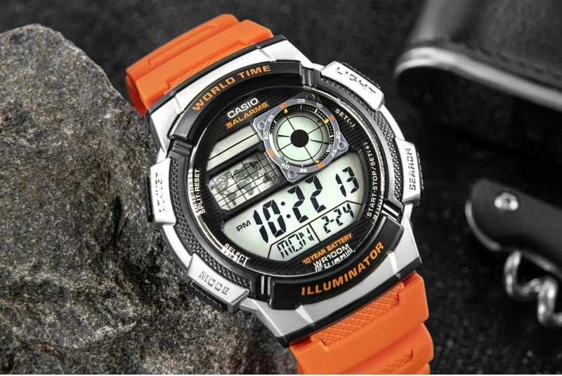 Orë dore për meshkuj CASIO, e zezë