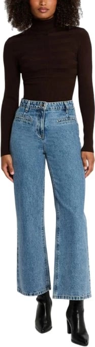 Xhemper Morgan De Toi femra kafe