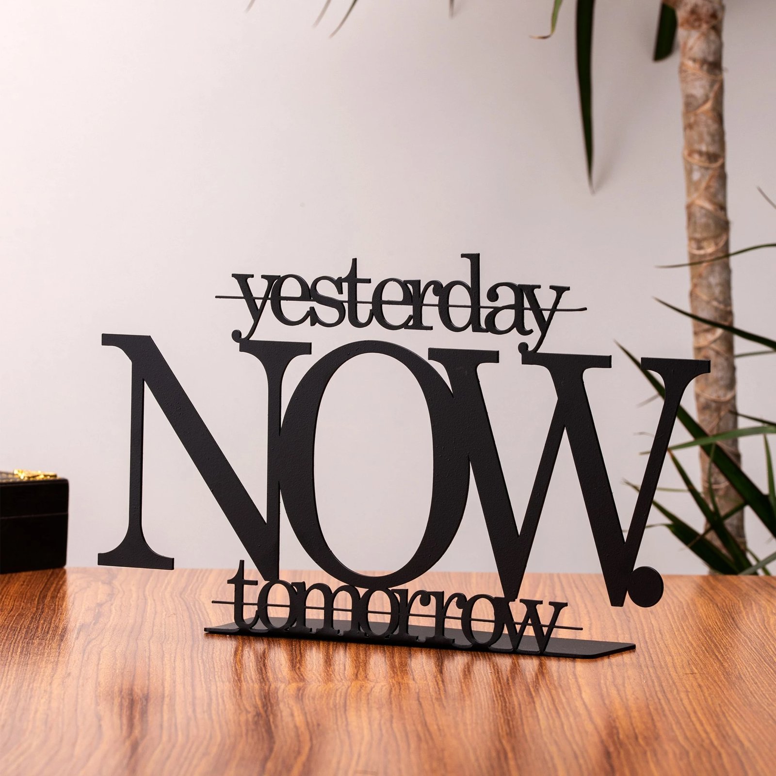 Objekt dekorativ Aberto Design, Now Tomorrow, ngjyrë e zezë Objekt dekorativ Aberto Design, Now Tomorrow, ngjyrë e zezë