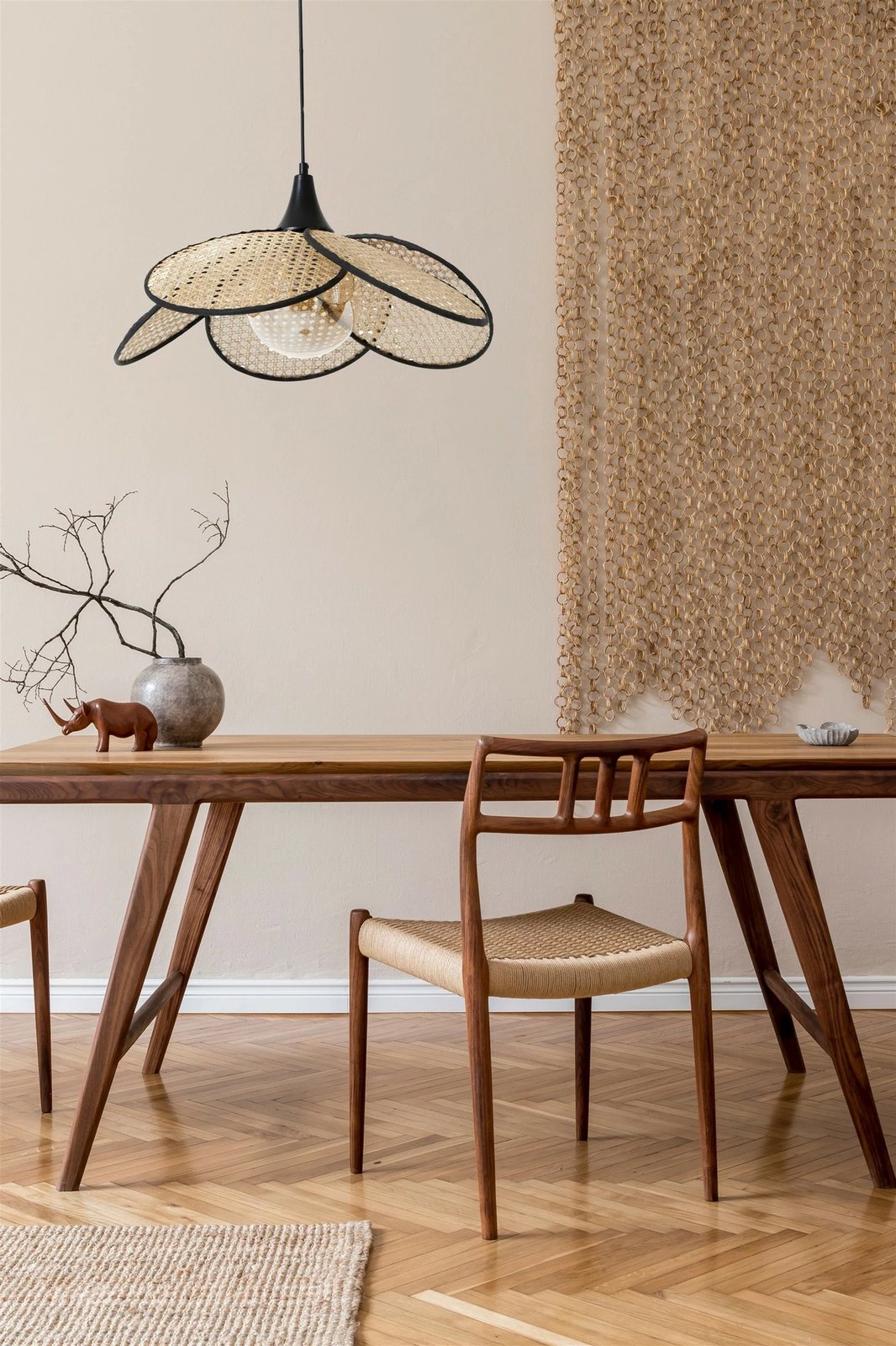 Llambë tavani Opviq, ratan, xham, ngjyrë fume dhe bezhë