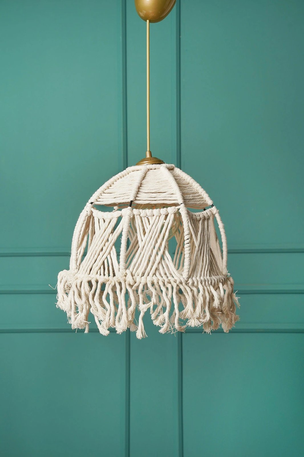 Llambë tavani Opviq, Blanno, trup metalik, kapak makrame, e bardhë