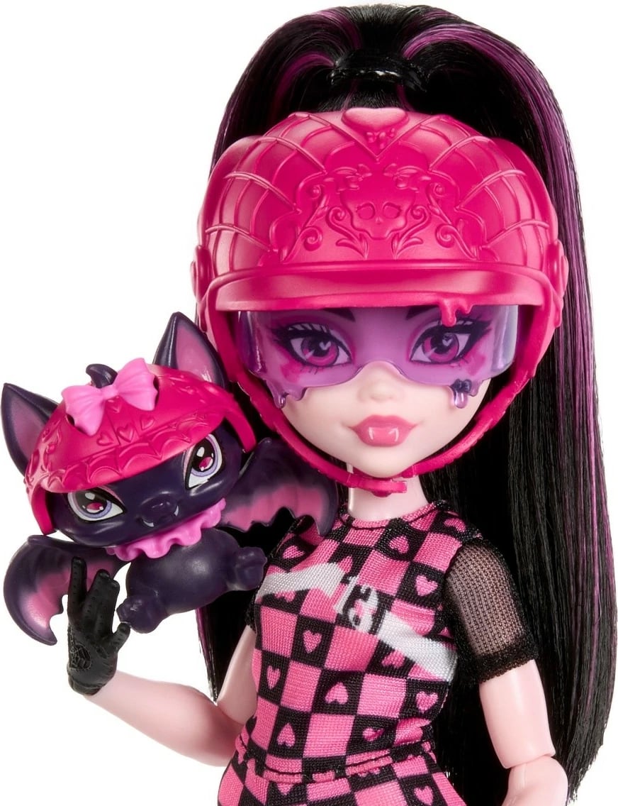 Kukull, Mattel Monster High Draculaura JDR61 me skuter, figurë lakuriqi Count Fabulous dhe 2 helmeta, rozë/zezë, set