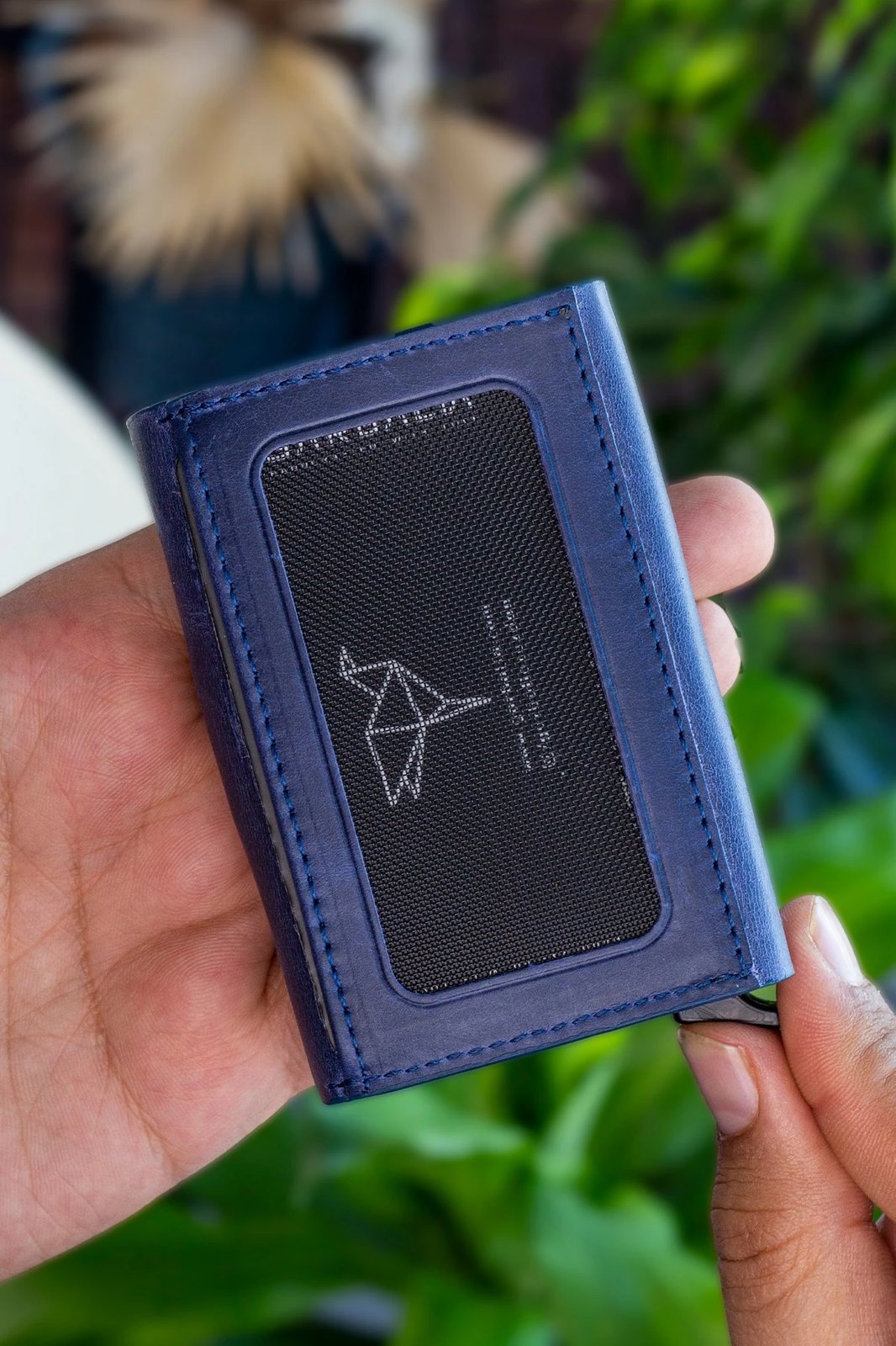 Mbajtës kartelash, lëkurë origjinale, ngjyrë blu e errët, Zoozie Bags