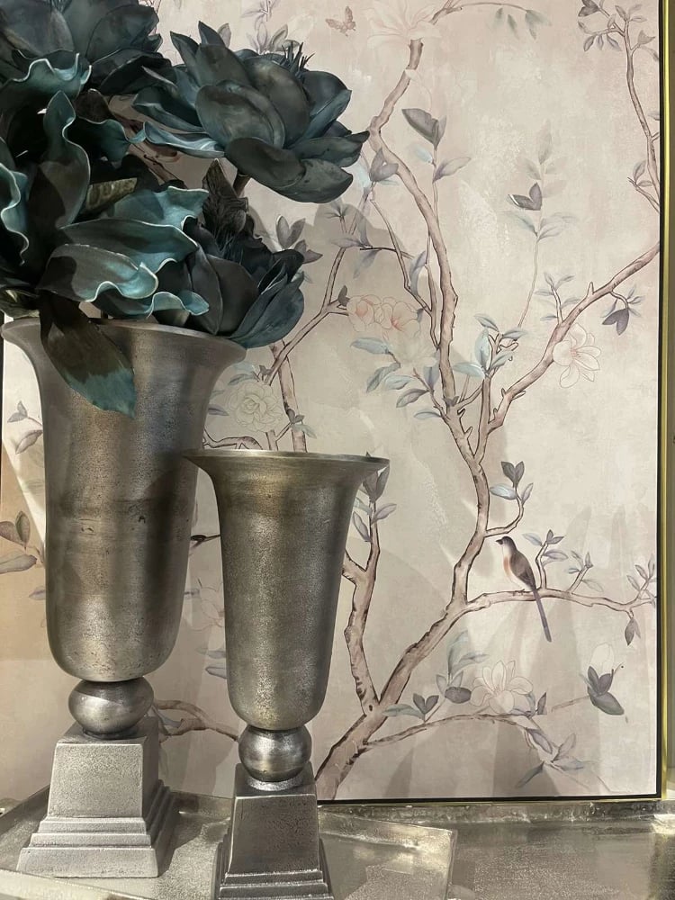 Set vazo DEVI, 2 copë, alumin, ngjyrë argjendi antike, 24x24x50 Set vazo DEVI, 2 copë, alumin, ngjyrë argjendi antike, 24x24x50