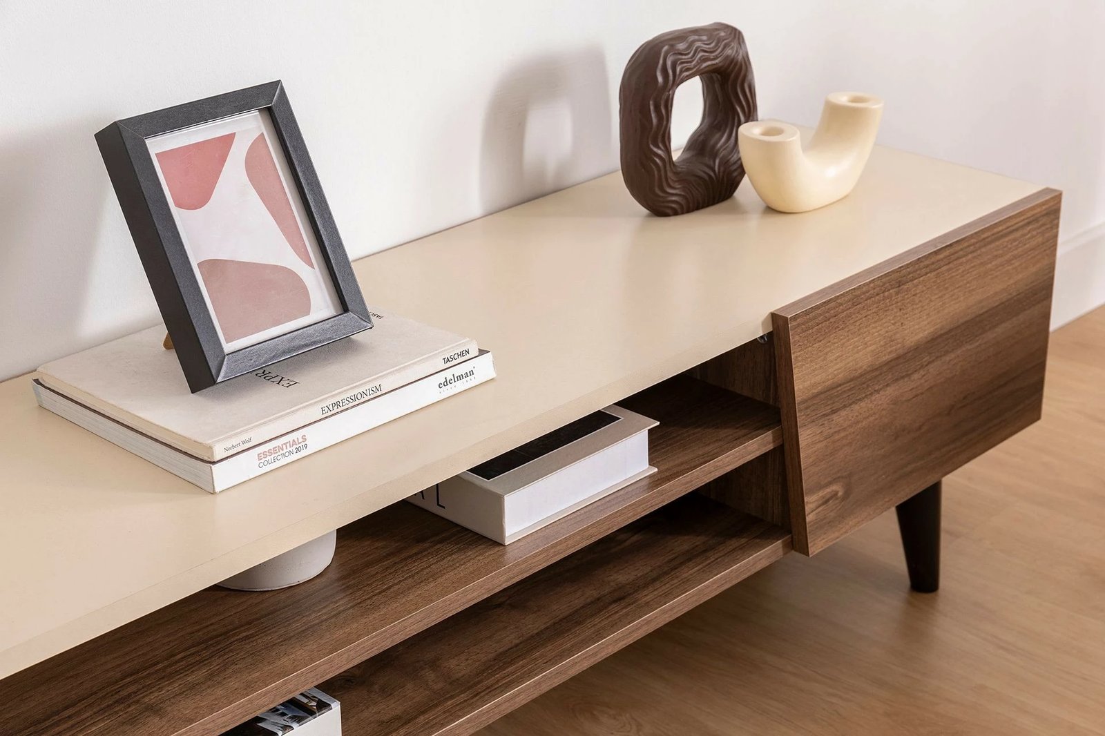 Komodë TV Hanah Home, Clark, ngjyrë arrë dhe bezhë