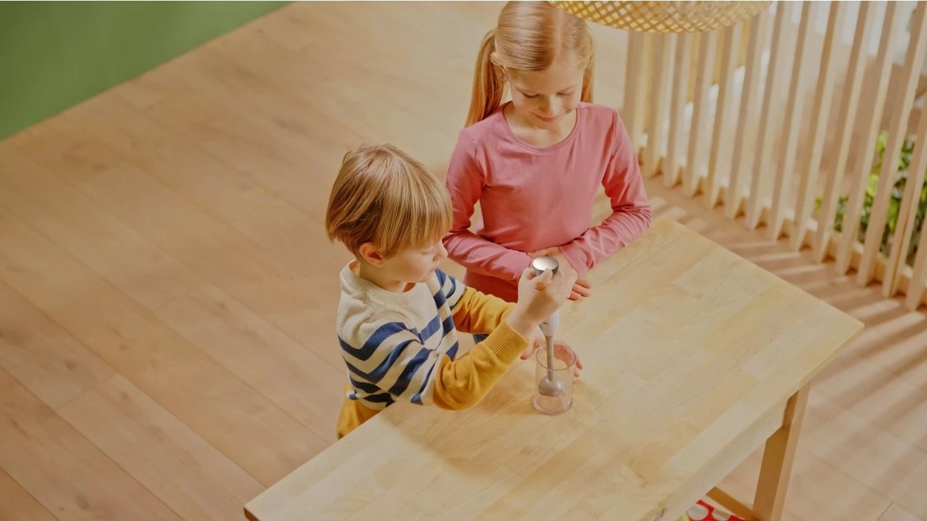 Lodër blender, Klein Bosch 9246, me enë matëse 250 ml, me bateri, 3+ vjeç, argjendtë/bardhë