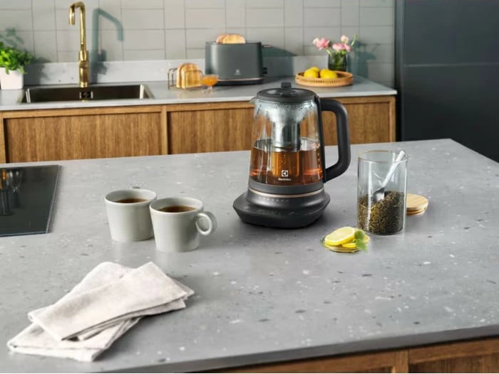 Zierës uji pa kabllo Electrolux E7GK1-8BP 1.7 L 2000 W qelq kontroll temperature infuzer çaji e zezë/transparente