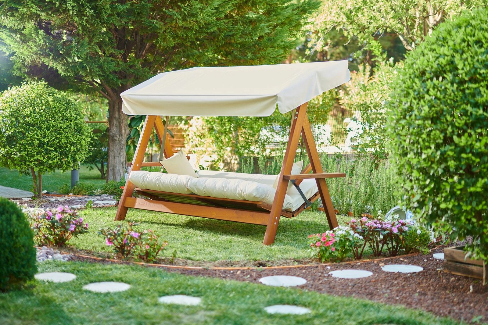 Karrige lëkundëse treshe për kopsht, ngjyrë bezhë, Skye Decor Lyon 2400