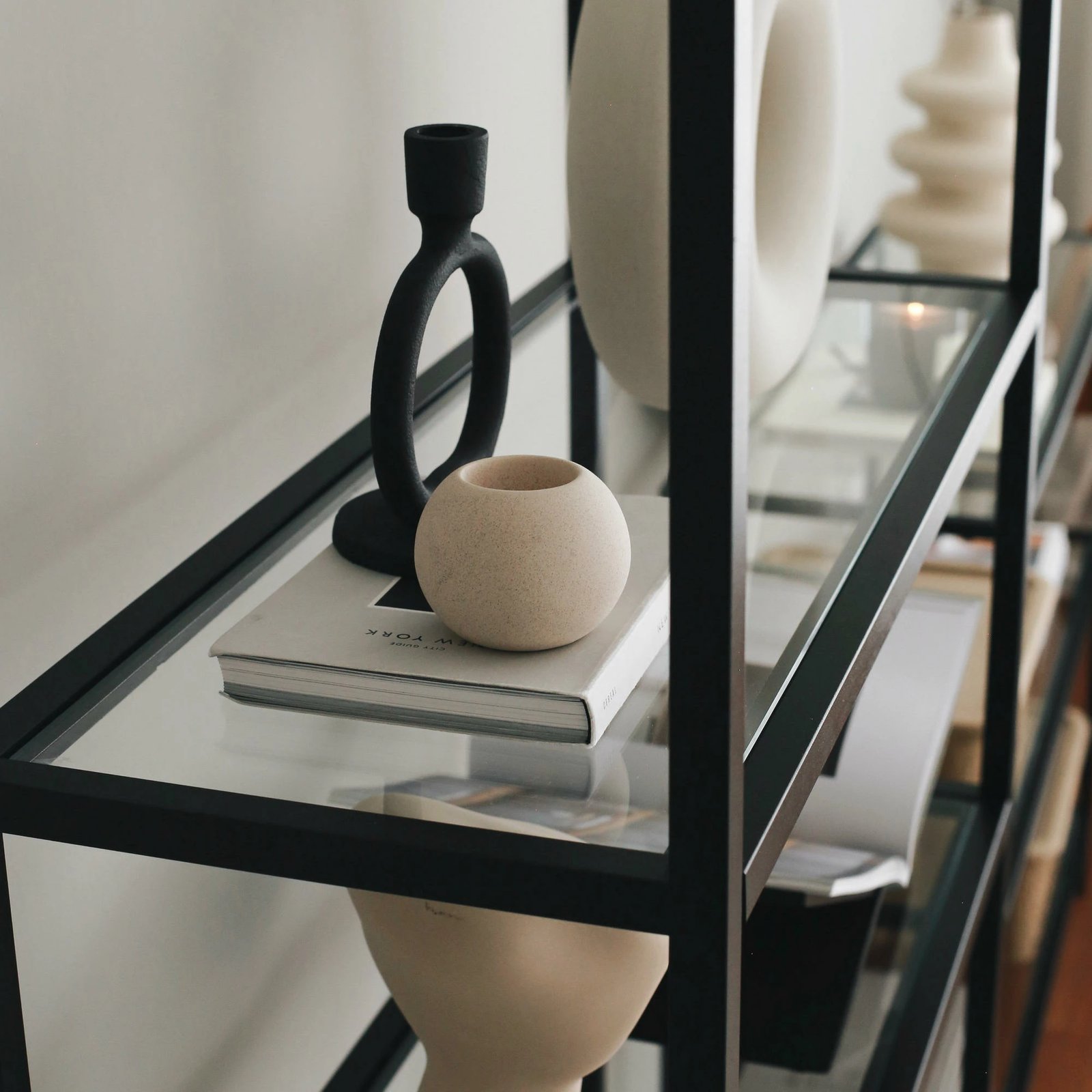 Raft librash Hanah Home, K100, ngjyrë e zezë, 80x165x30 cm