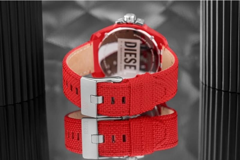 Orë dore për meshkuj DIESEL, e kuqe