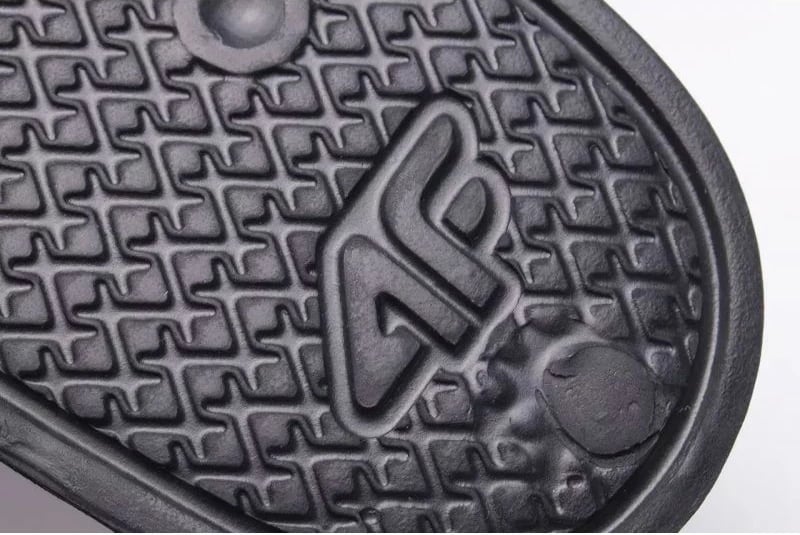 Shapka për vajza 4F, të zeza