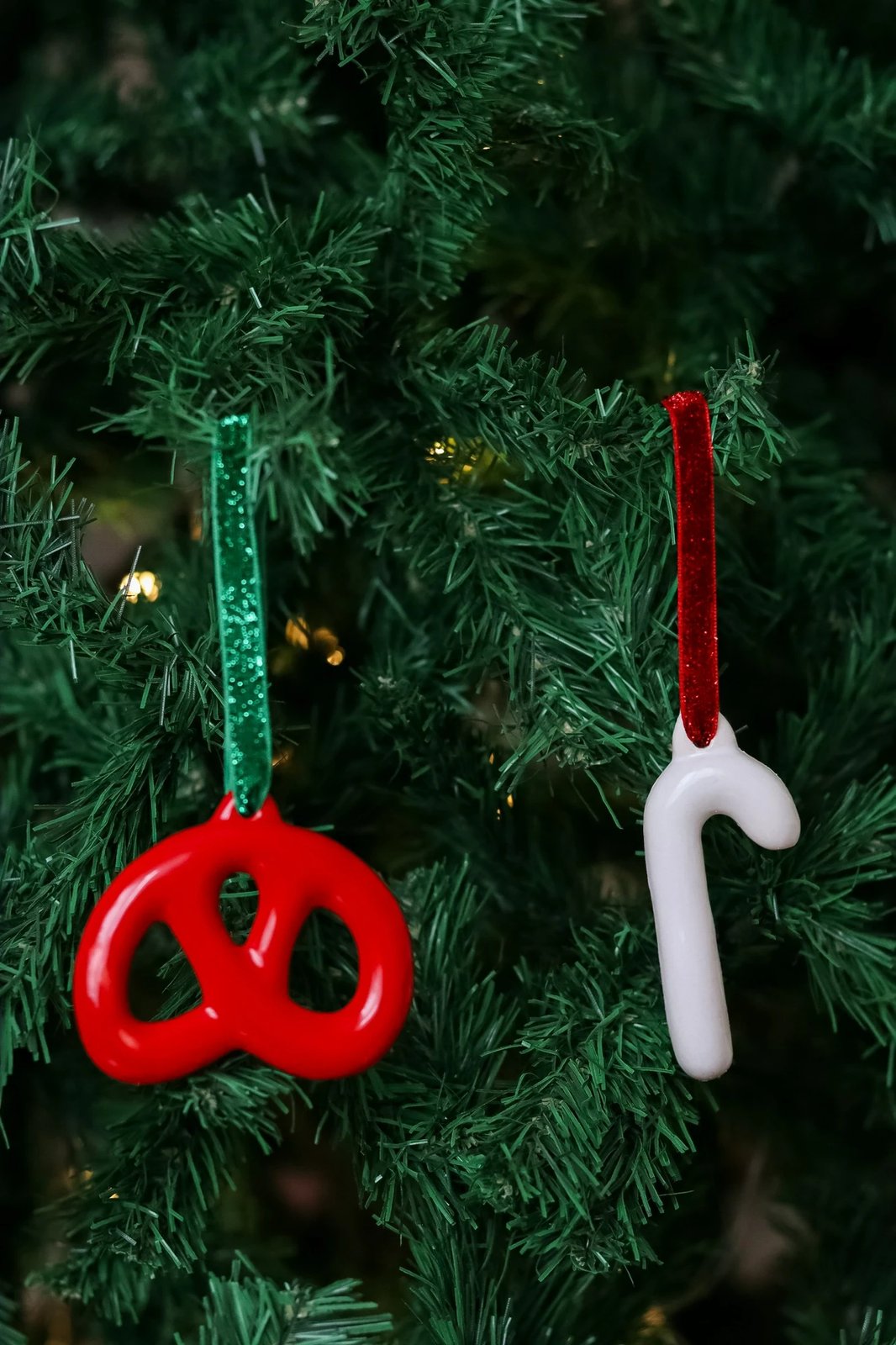 Set dekorativ për pemë të Vitit të Ri, 2 copë, Evila Originals, BSY520, qeramikë, ngjyrë e bardhë