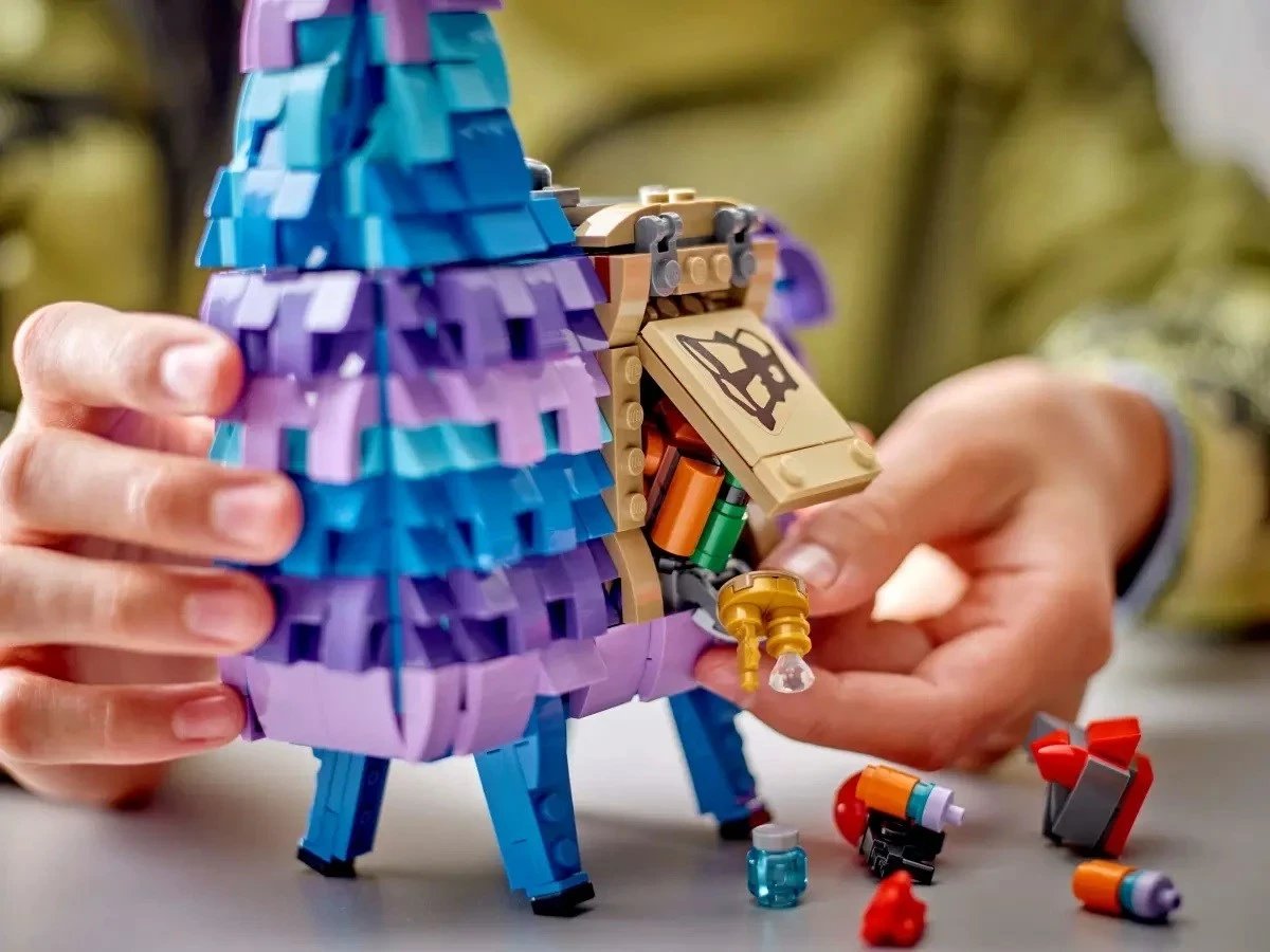 Lego Fortnite 77071 Supply Llama, 691 pjesë